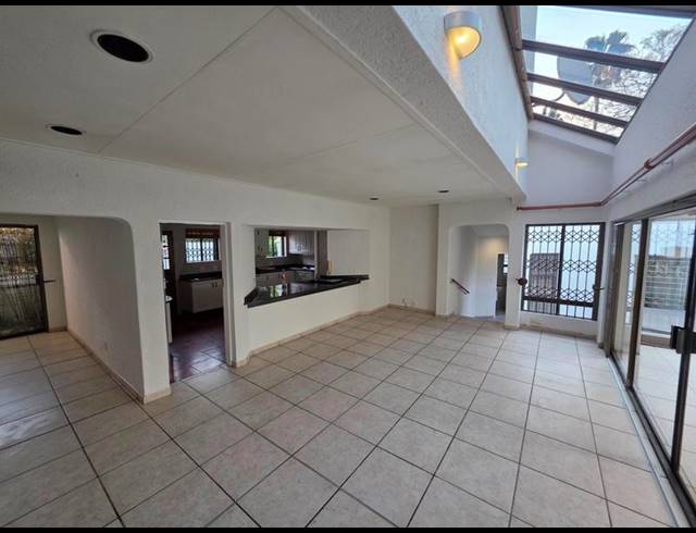 4 BEDROOM HOUSE FOR SALE IN SANDHURST